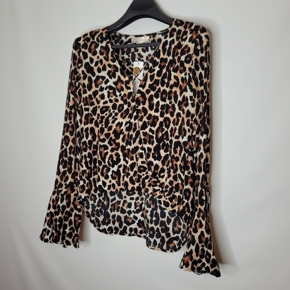 Band Of Gypsies Yuma Desert Leopard Surplice Top - Picture 7 of 14